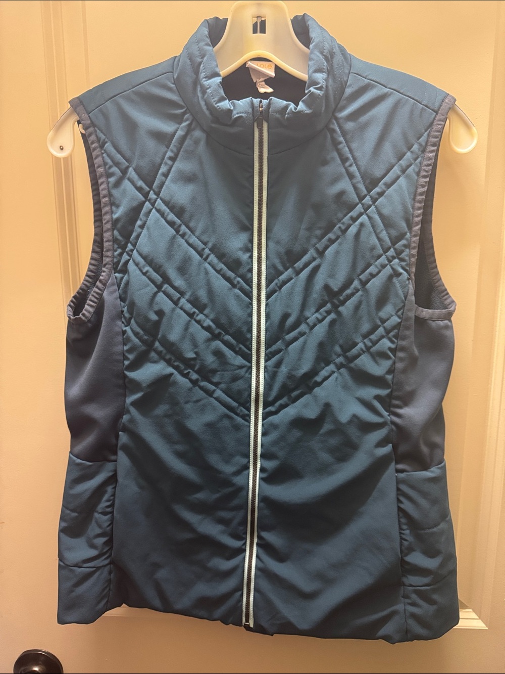 Lole Quilted Sleeveless Vest in Navy Blue